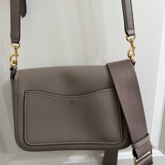 Tory Burch Pebbled Leather Flap Crossbody in Light Taupe Gray - Picture 6 of 9